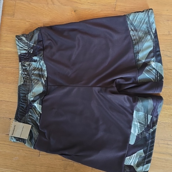 NIKE BRAND MENS BLACK AND GREEN CAMO ATHLETIC TRAINING SHORTS SIZE SMALL - Picture 11 of 12